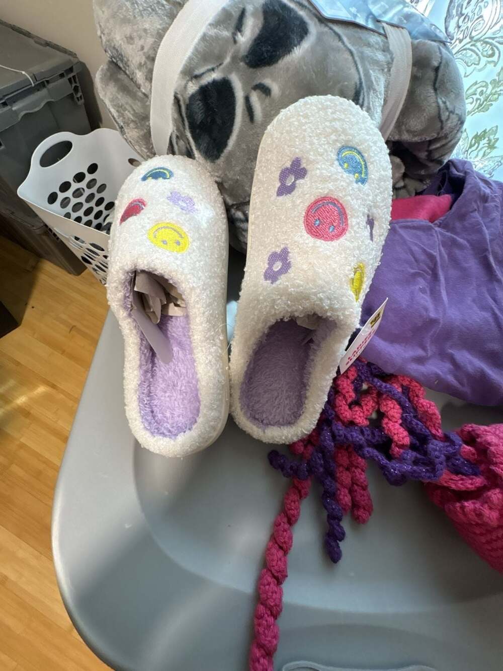 Ladies White Sherpa Slippers with Smiley Faces and Floral Embroidery Size M 7-8